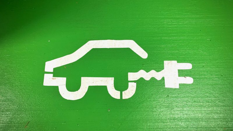 Djarum Group Luncurkan Mobil Listrik Buatan Lokal Pertama di Indonesia